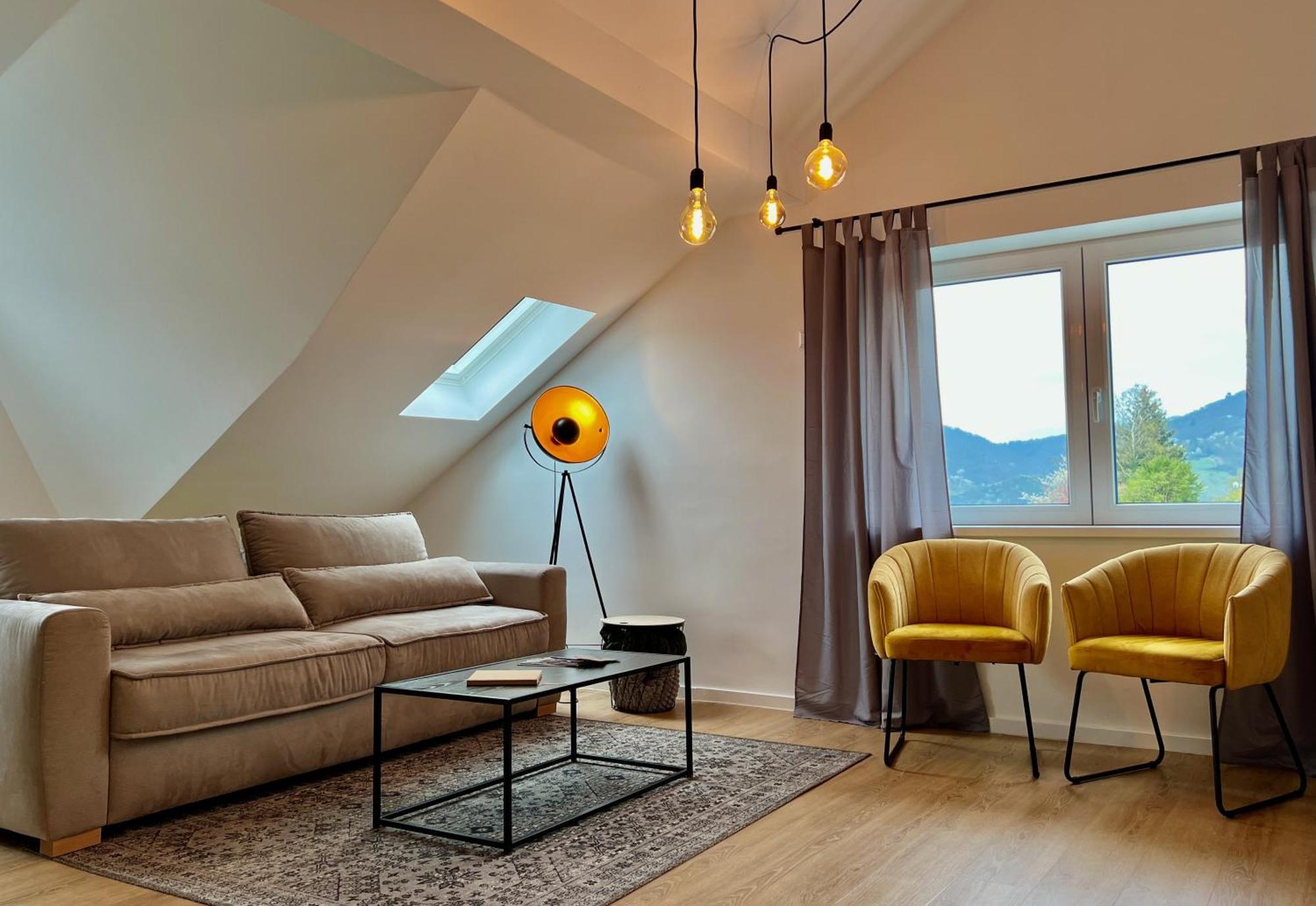 Vonmos Loft Apartment 베른카슈텔쿠에스 외부 사진